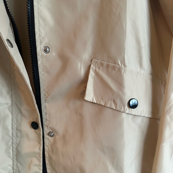 Waterproof raincoat - Picture 2 of 4